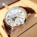 Moon Decoration Single Calendar Watch